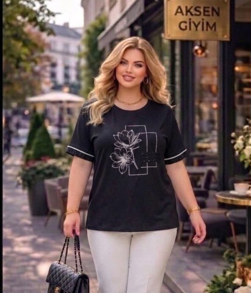 Büyük Beden Kolları Biyeli ve Taşlı Kısa Kol Likralı Modal Penye Bluz