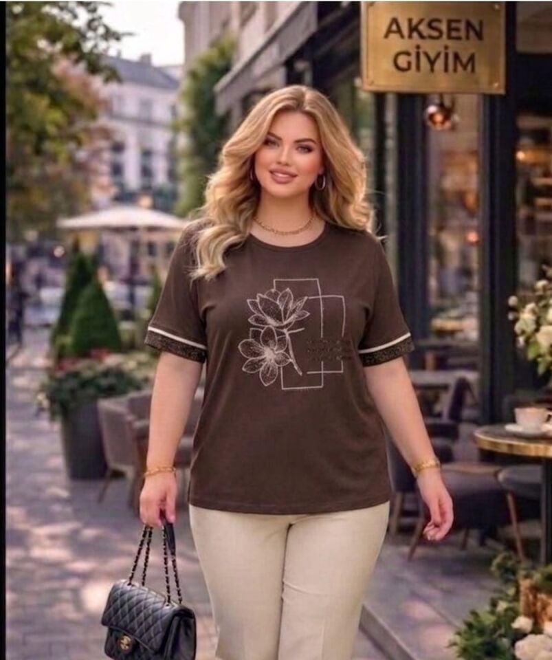 Büyük Beden Kolları Biyeli ve Taşlı Kısa Kol Likralı Modal Penye Bluz